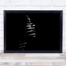 Gendis Zebra helle Jalousien Streifen Linien dunkle Frau Person Wandkunstdruck