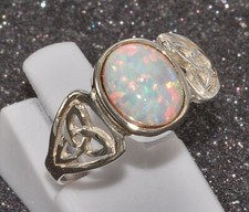 massiv Sterling Silber 925 keltischer Knotenring mit einem Opal Crystal White