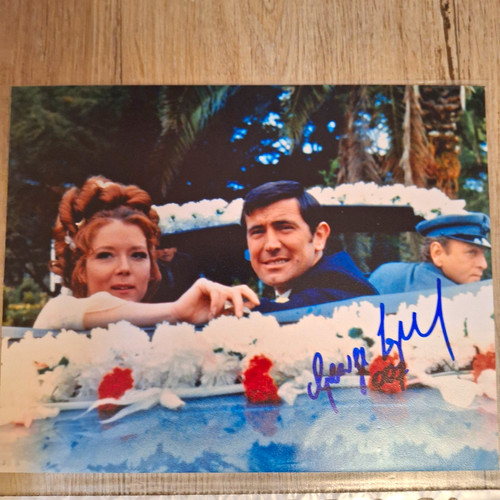 James bond george lazenby - james,