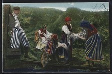 Künstler-AK Polnische Typen, Lustige Wäscherinnen tragen polnische Tracht 