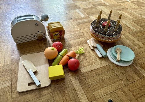 Holzspielzeug-Kuchen-Gemüse