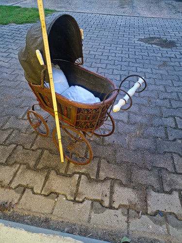 Geflochtener korb puppenwagen - geflochtener, korb-puppenwagen