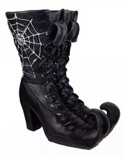 Spooky Hexenstiefel als Trockenvase für Halloween