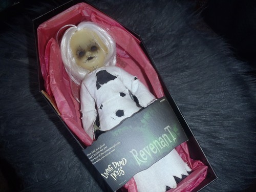 Mezco living dead - living,