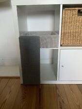 Katze Katzenbett Trixie Bett für Regale mit Kratzbrett hellgrau