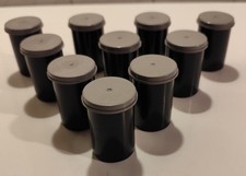 10 alte  schwarze Filmdosen
