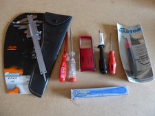 Schieblehre, Schraubendreher, Entgrater, Glasschneider, Lupe