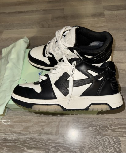 Off white out office - white, of