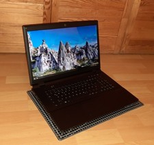 Großer CLEVO Laptop mit