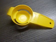 Tupperware Küchenhelfer Nr.779  Der Eier-Trenner gelb Praktischer Klassiker
