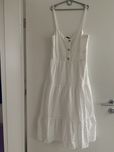 Zara kleid lochstickerei - zara,