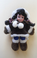 Alaska Puppe Trachtenkleidung