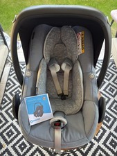 Maxi Cosi Babyschale Pebble pro i-size mit Neugeboreneneinsatz & Sommerauflage