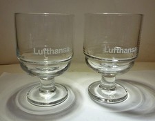 2 Gläser mit dem Aufdruck der