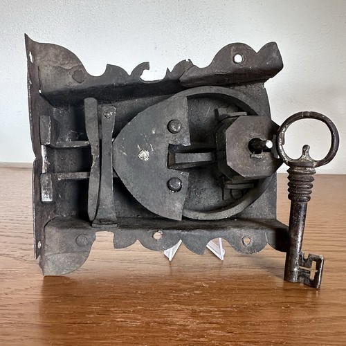 Antikes truhen schloss mit - antikes,