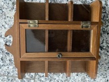 Alter Puppenschrank ca 1940 in Holz mit Tür und Aufsatz 24cm hoch