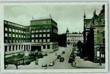 39147115 - Ostrava Staedtische Sparkasse Uhr Brunnen Oldtimer