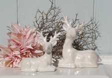 Deko Hirsch liegend 2 Modelle weiß glänzend Weihnachtsdeko Winter H.12/17 cm