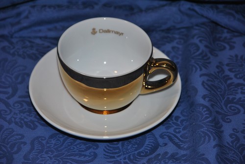 Goldene kaffeetasse von kahla - kaffeetasse,