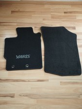 Fußmatten für einen Toyota Yaris PZ410-B035J-FA