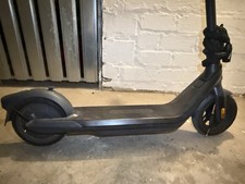 E-Roller mit Schloss und Ladegeräte Elektro Roller.gebraucht,guter Zustand