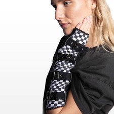 Armstulpen mit Metallschnallen