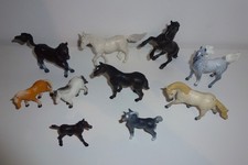 Set mit 10 Pferden der Marken Schleich, Safari & Bullyland