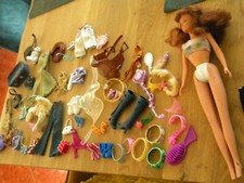 Barbie Kleidung Konvolut Set Sammlung Schuhe Stiefel Hose Hut Tasche Sattel