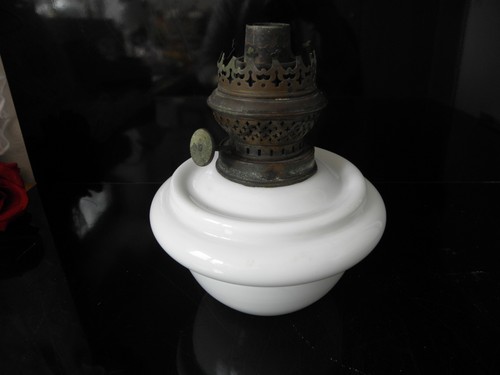 Antike petroleumlampe opal - antike,