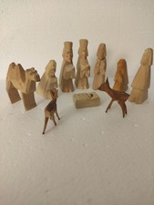 Krippenfiguren geschnitzt