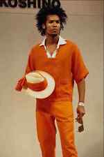 699022 Michiko Koshino Herren Orange Anzug A4 Foto Textur Druck