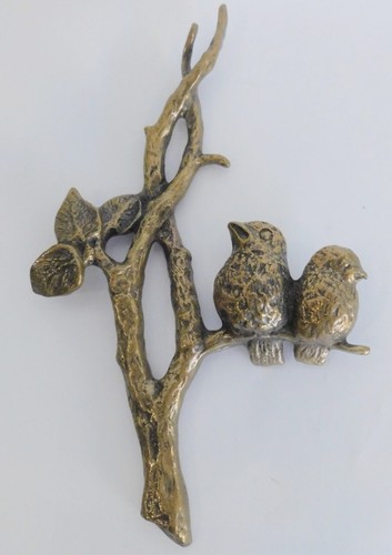 Naturalistisch ausgeformtes