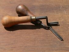 2er Set eckiger Lampenschirm Nagelreißer Tapezierer Werkzeug Schuster Begleiter 19.Jh.