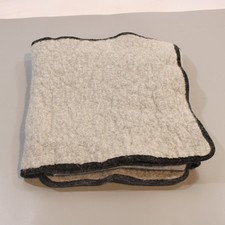 Schurwoll-Sesselschoner mit Armlehnenschoner und langem Fußteil, Grau