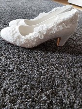 Brautschuhe von Emily Bridal