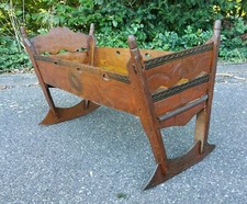 Antike Wiege Holz Kerbschnitzerei Kinderwiege Siebenbürgen ?