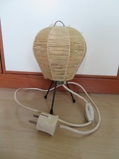 alte elektrische Tischlampe mit Bast, ca. 24 cm Gesamthöhe, Dreibein