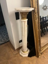 Antike Stil Marmorsäule Weiß