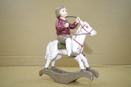 Puppe mit schaukelpferd - mit,