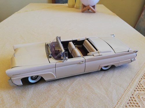 Lincoln continental 58 - 1:18, ´58