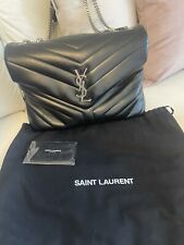 Saint Laurent Loulou Medium schwarz mit silberner Hardware (sehr guter Zustand)