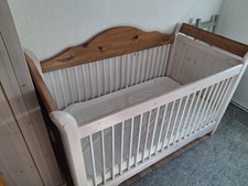 Babybett + Wickeltisch