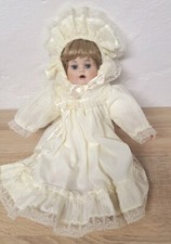 Porzellanpuppe 42 cm Taufkleid