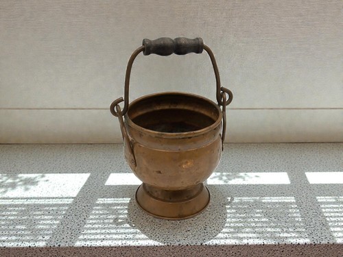 Uriger alter kupferkessel - uriger,