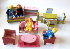 HABA LITTLE FRIENDS 11 tlg. Möbel Set + GOKI Biegepuppen Familie TOP Zustand