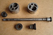 Kawasaki GPZ 900 R ZX900A Hinterachse + Buchsen + Kettenspanner Achse axle rear