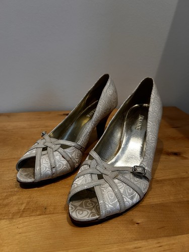 Edle helle pumps von - pumps, ariane
