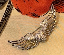 Brosche Anstecknadel Herz mit Engelsflügel Silber Zirkonia Steine Modeschmuck