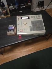 AKAI MPC2000 Sampler Pads