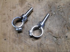 Suzuki VS 1400 Intruder Blinkerhalter Halter vom Blinker vorne 2 Stück